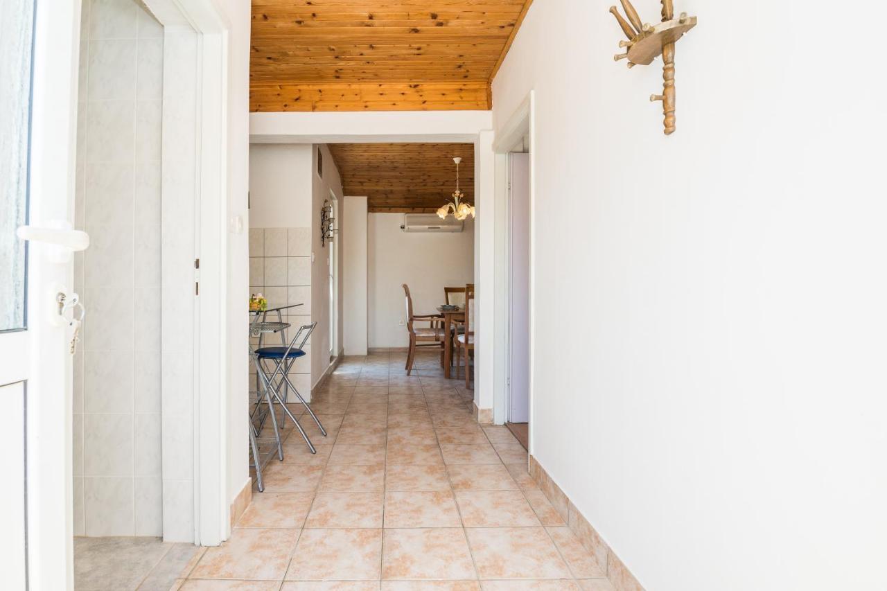 Paula Apartments Vir Exterior photo