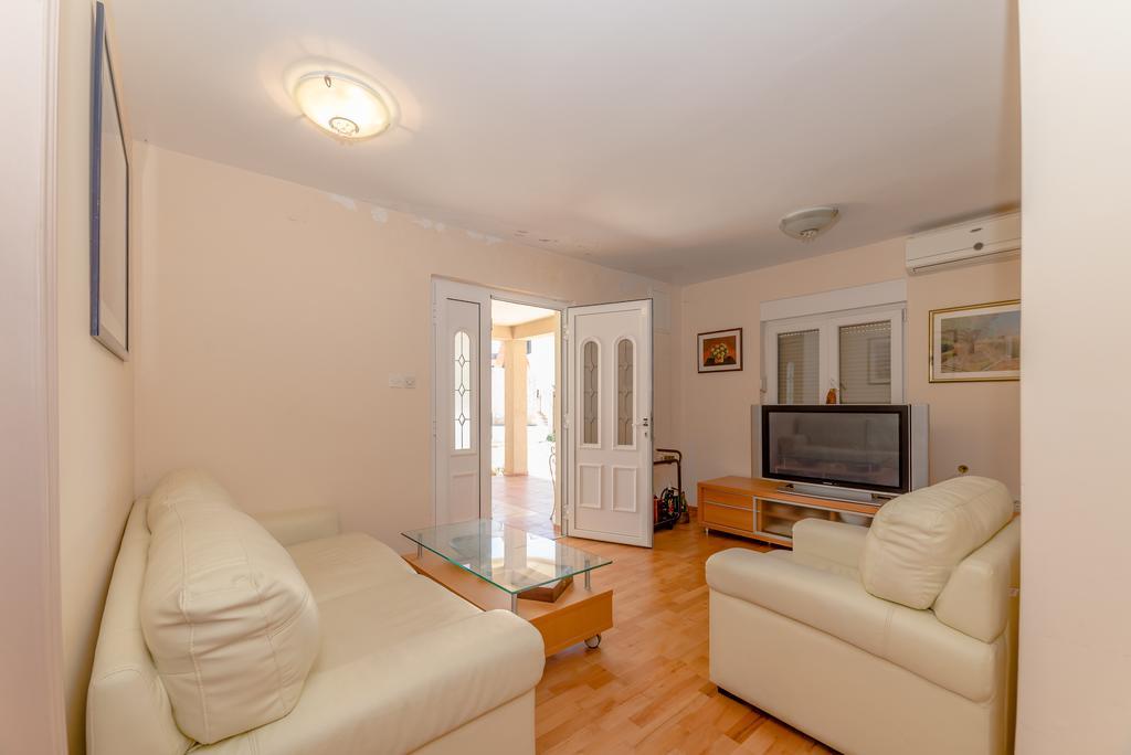 Paula Apartments Vir Exterior photo