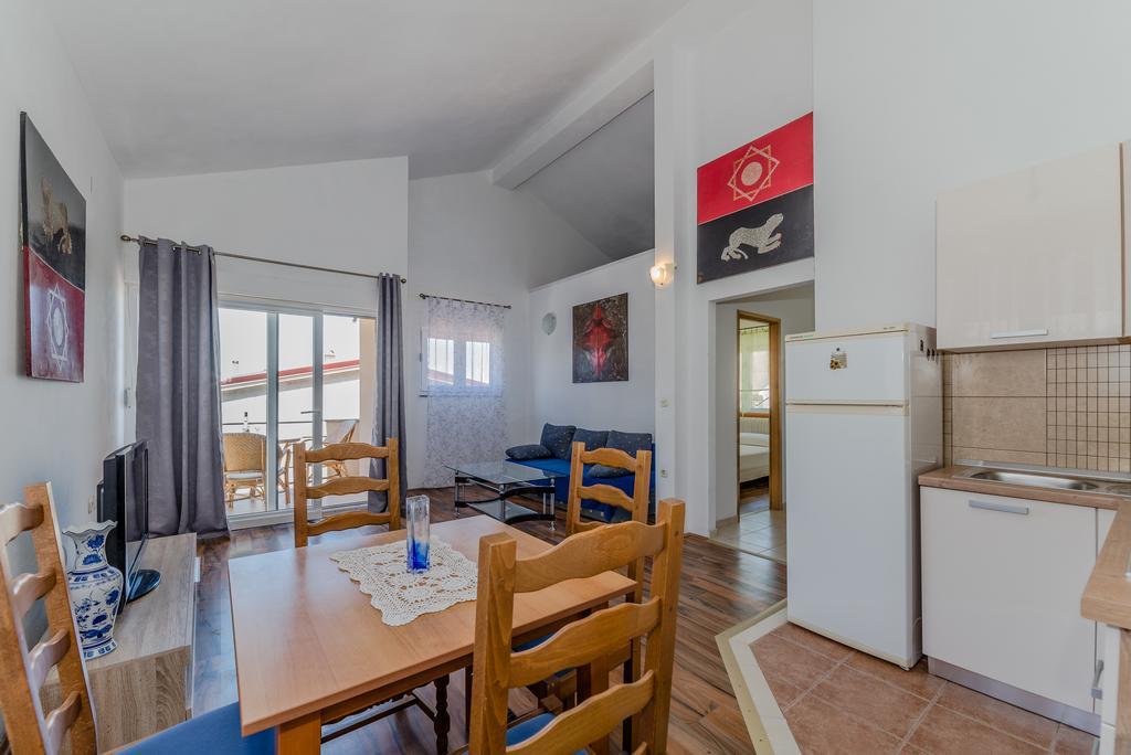Paula Apartments Vir Exterior photo
