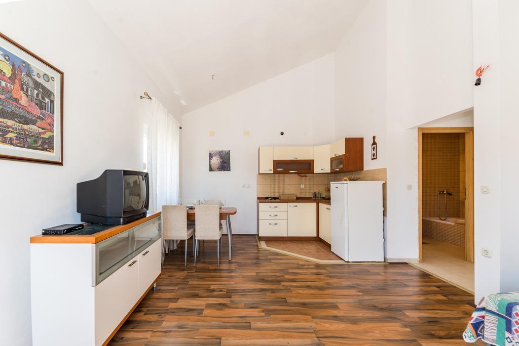 Paula Apartments Vir Exterior photo