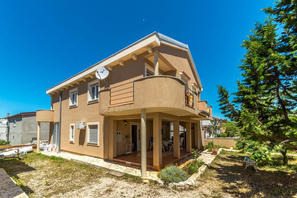 Paula Apartments Vir Exterior photo